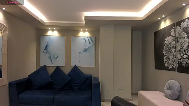 NiaSalvatore online show from 10-10-25, 07:02