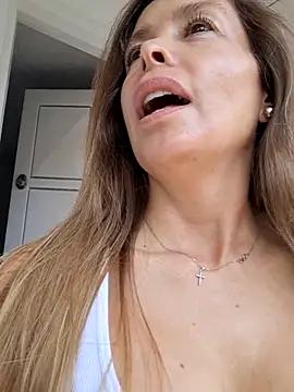 karina warthon online show from 10-23-25, 05:44