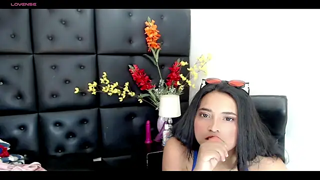 Snapshot of Carolaine01 chatting on 03-03-25, 10:10 Carolaine01 online show from 03-03-25, 10:10