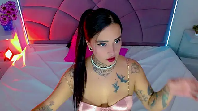 Snapshot of Carolaine01 chatting on 09-17-25, 07:59 Carolaine01 online show from 09-17-25, 07:59