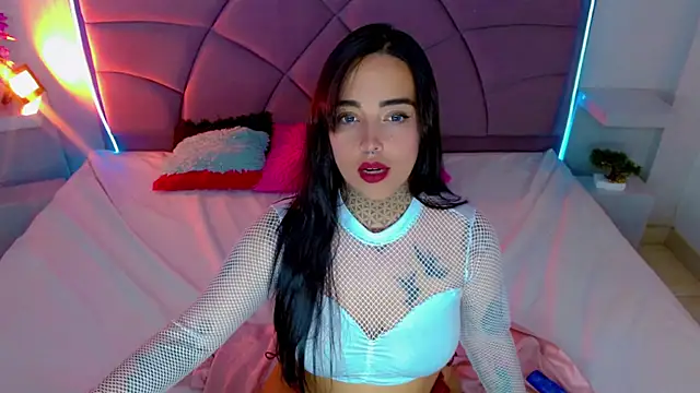 Snapshot of Carolaine01 chatting on 10-05-25, 08:07 Carolaine01 online show from 10-05-25, 08:07