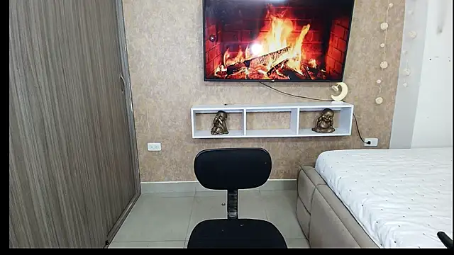 Snapshot of sexy_melany_xxx chatting on 12-22-24, 09:11 sexy melany xxx online show from 12-22-24, 09:11