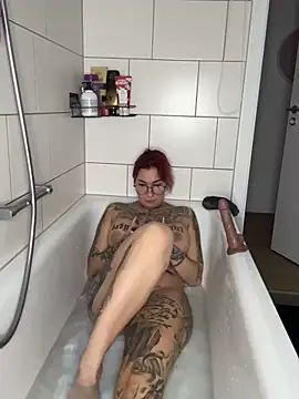 Snapshot of Mia-Fuchs chatting on 01-14-25, 10:44 Mia-Fuchs online show from 01-14-25, 10:44