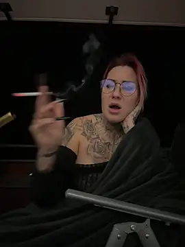 Snapshot of Mia-Fuchs chatting on 02-12-25, 05:26 Mia-Fuchs online show from 02-12-25, 05:26