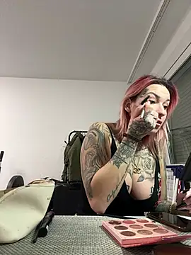 Snapshot of Mia-Fuchs chatting on 03-05-25, 07:06 Mia-Fuchs online show from 03-05-25, 07:06