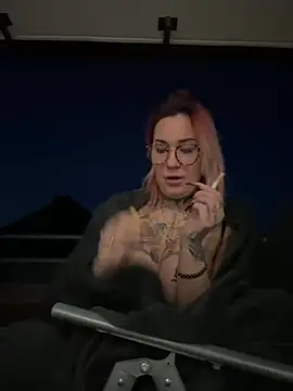 Snapshot of Mia-Fuchs chatting on 03-11-25, 05:05 Mia-Fuchs online show from 03-11-25, 05:05