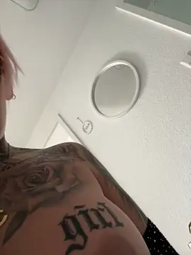 Snapshot of Mia-Fuchs chatting on 03-11-25, 12:28 Mia-Fuchs online show from 03-11-25, 12:28