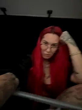 Snapshot of Mia-Fuchs chatting on 09-19-25, 02:57 Mia-Fuchs online show from 09-19-25, 02:57