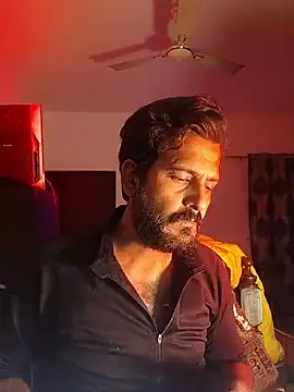 Snapshot of MAGNETICDADDY8 chatting on 12-18-25, 05:19 MAGNETICDADDY8 online show from 12-18-25, 05:19