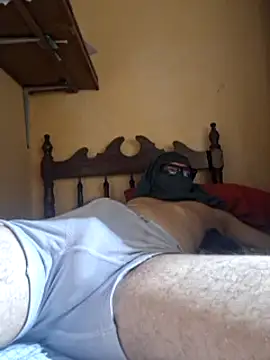 Snapshot of Uncutb0y chatting on 01-11-25, 04:48 Uncutb0y online show from 01-11-25, 04:48