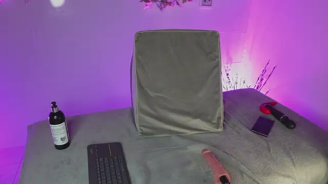 Snapshot of bri_cullen chatting on 09-25-25, 03:10 bri cullen online show from 09-25-25, 03:10