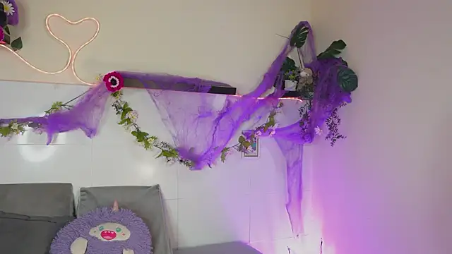 Snapshot of bri_cullen chatting on 10-21-25, 02:18 bri cullen online show from 10-21-25, 02:18