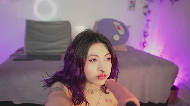 Snapshot of bri_cullen chatting on 11-12-25, 03:01 bri cullen online show from 11-12-25, 03:01