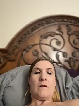 Snapshot of Kitty_DaCocks chatting on 02-12-26, 12:27 Kitty DaCocks online show from 02-12-26, 12:27