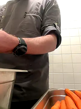 Snapshot of Pierre22000 chatting on 10-24-25, 05:04 Pierre22000 online show from 10-24-25, 05:04