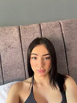 Snapshot of Maddy_Jones chatting on 06-24-26, 05:56 Maddy Jones online show from 06-24-26, 05:56