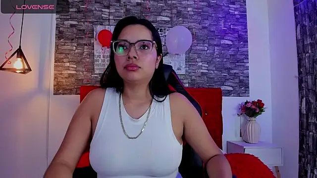 Snapshot of Emily_sc chatting on 02-14-25, 04:52 Emily sc online show from 02-14-25, 04:52