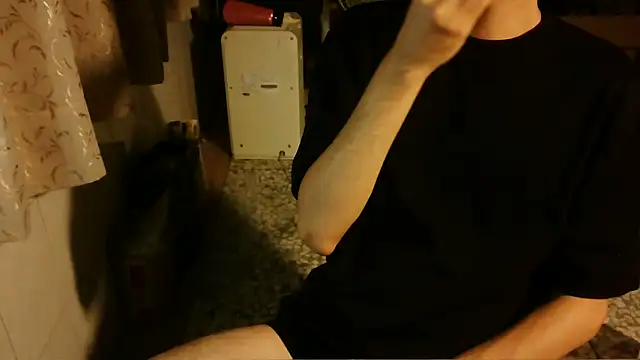 Snapshot of KYU890428 chatting on 11-29-25, 07:06 KYU890428 online show from 11-29-25, 07:06