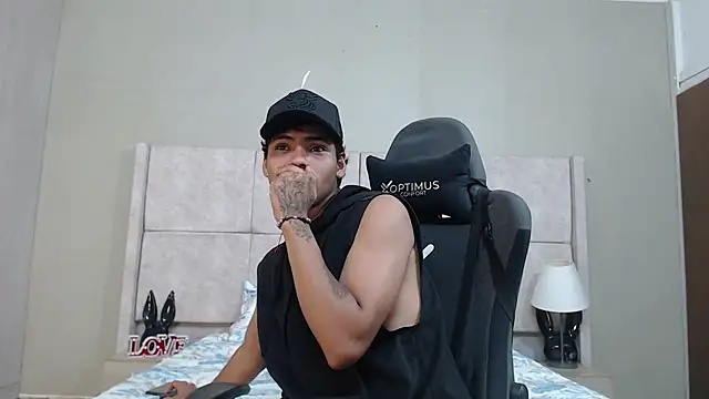 adam piarse01 online show from 07-31-26, 01:49