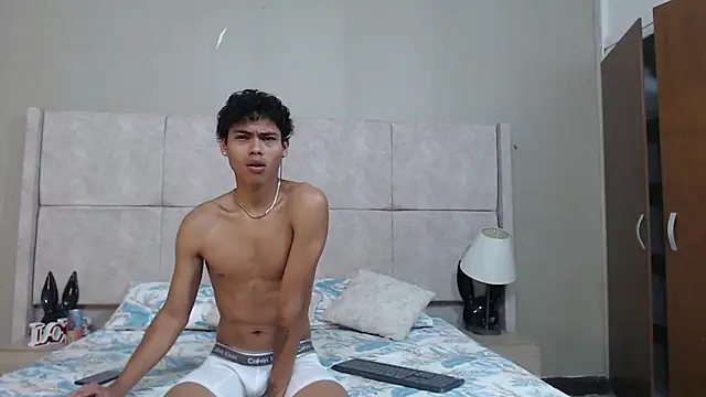 adam piarse01 online show from 08-03-26, 02:32