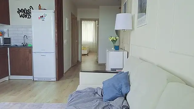 Snapshot of KristineEsme chatting on 09-11-25, 11:32 KristineEsme online show from 09-11-25, 11:32