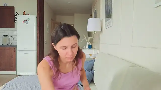 Snapshot of KristineEsme chatting on 09-25-25, 04:38 KristineEsme online show from 09-25-25, 04:38