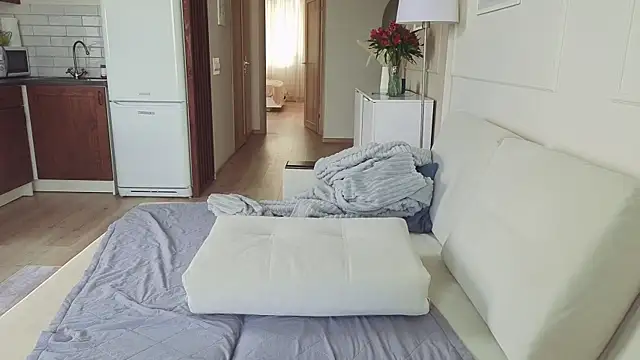 Snapshot of KristineEsme chatting on 10-12-25, 06:12 KristineEsme online show from 10-12-25, 06:12