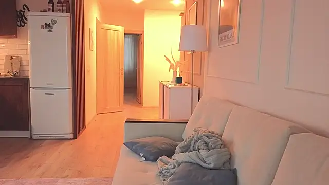 Snapshot of KristineEsme chatting on 11-25-25, 04:23 KristineEsme online show from 11-25-25, 04:23