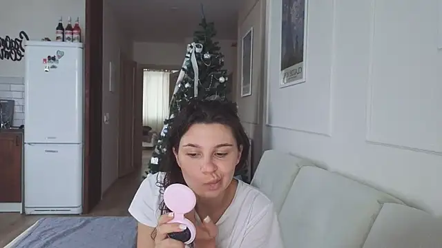 Snapshot of KristineEsme chatting on 12-14-25, 06:08 KristineEsme online show from 12-14-25, 06:08