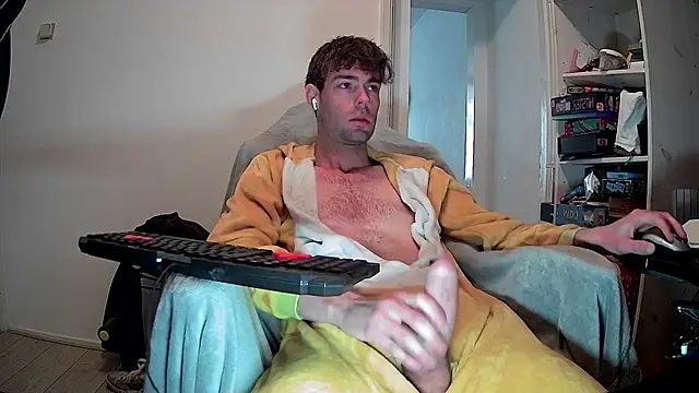 Snapshot of onesieboyx chatting on 03-26-26, 03:50 onesieboyx online show from 03-26-26, 03:50
