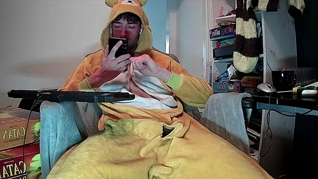Snapshot of onesieboyx chatting on 03-31-26, 01:00 onesieboyx online show from 03-31-26, 01:00