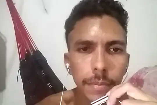 Snapshot of MagrinhoSaradoo chatting on 02-13-25, 03:50 MagrinhoSaradoo online show from 02-13-25, 03:50