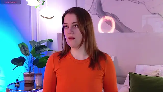 Snapshot of EllieGarson chatting on 05-01-26, 05:06 EllieGarson online show from 05-01-26, 05:06