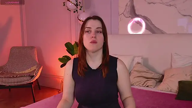 Snapshot of EllieGarson chatting on 05-06-26, 05:07 EllieGarson online show from 05-06-26, 05:07