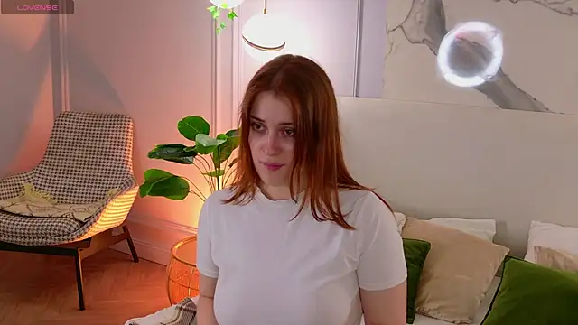 Snapshot of EllieGarson chatting on 05-31-26, 04:58 EllieGarson online show from 05-31-26, 04:58