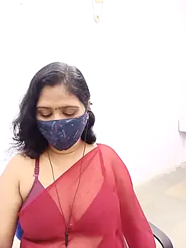 Snapshot of Lucky-Deepthi chatting on 03-05-25, 06:12 Lucky-Deepthi online show from 03-05-25, 06:12