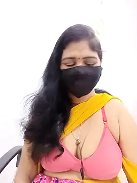 Snapshot of Lucky-Deepthi chatting on 05-12-26, 09:34 Lucky-Deepthi online show from 05-12-26, 09:34