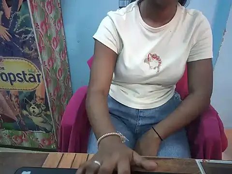 Snapshot of Barbie_183 chatting on 08-09-26, 05:45 Barbie 183 online show from 08-09-26, 05:45