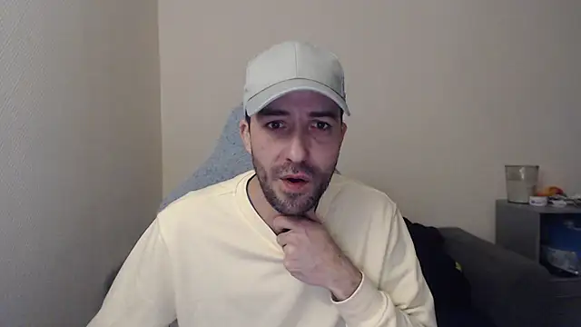 Snapshot of Ziimbafreee chatting on 11-27-25, 05:09 Ziimbafreee online show from 11-27-25, 05:09