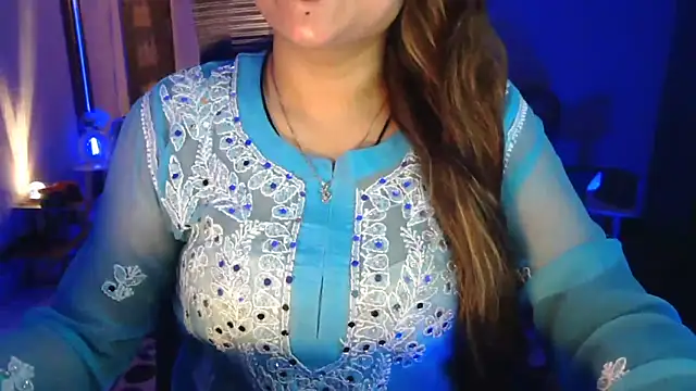 Snapshot of Mitikaa chatting on 05-25-26, 02:01 Mitikaa online show from 05-25-26, 02:01