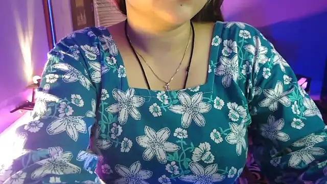 Snapshot of Mitikaa chatting on 06-04-26, 03:56 Mitikaa online show from 06-04-26, 03:56