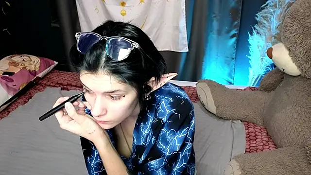 Hyeon Jin online show from 01-13-25, 08:58