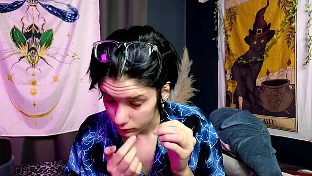 Hyeon Jin online show from 01-19-25, 09:13