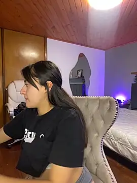 Snapshot of Camila_pinkk chatting on 02-05-25, 04:58 Camila pinkk online show from 02-05-25, 04:58