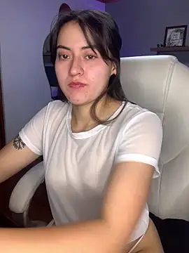 Snapshot of Camila_pinkk chatting on 02-27-25, 04:32 Camila pinkk online show from 02-27-25, 04:32