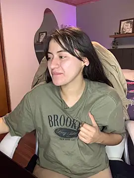 Snapshot of Camila_pinkk chatting on 02-28-25, 11:01 Camila pinkk online show from 02-28-25, 11:01