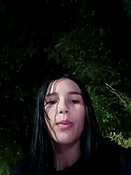 Snapshot of the_queen_of_street chatting on 10-19-25, 04:35 the queen of street online show from 10-19-25, 04:35