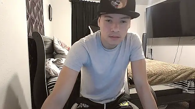 Snapshot of azzel19 chatting on 01-19-26, 01:09 azzel19 online show from 01-19-26, 01:09