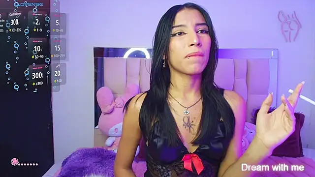 Snapshot of Silver_Rosex chatting on 10-15-25, 05:40 Silver Rosex online show from 10-15-25, 05:40