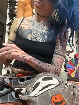 Snapshot of trashbrat chatting on 11-23-25, 06:35 trashbrat online show from 11-23-25, 06:35